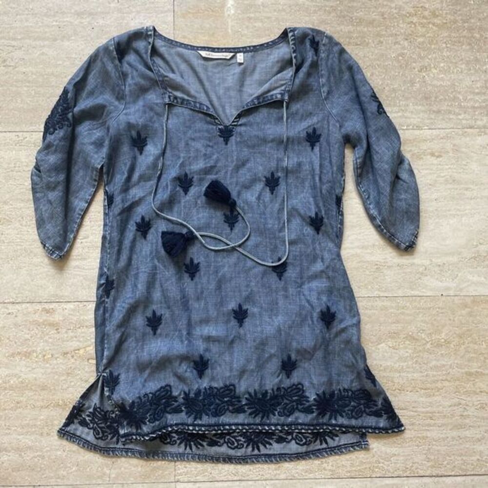 Soft Surroundings Women's Montana Top in Blue Chambray Embroidered flowers XS